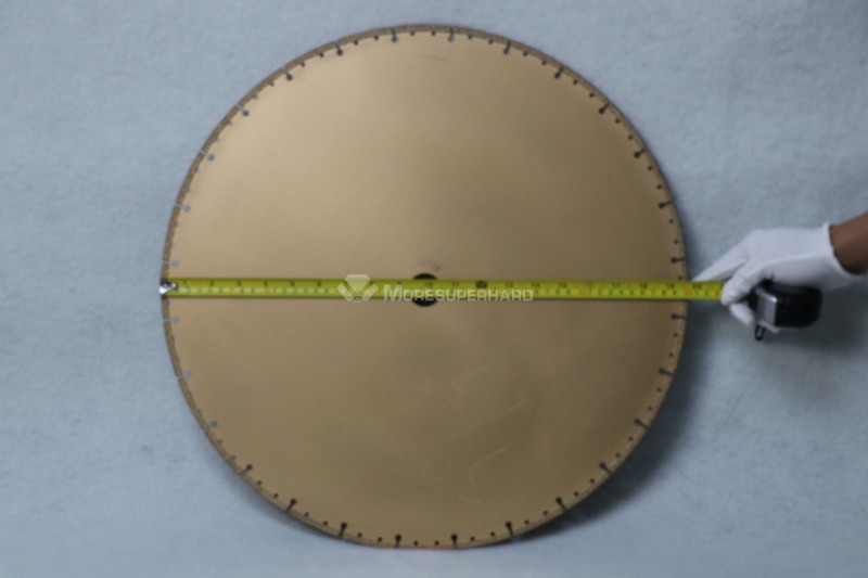 Vacuum brazed diamond disc for foundry, metal processing
